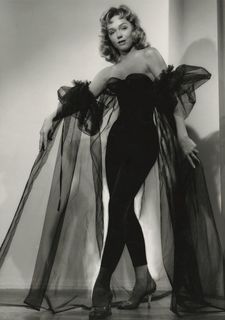 Yvette Vickers feet photo 10