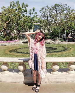 Yvonne 'Yvonnie' Ng feet photo 3