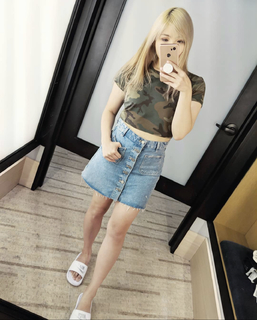 Yvonne 'Yvonnie' Ng feet photo 10