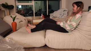 Yvonne 'Yvonnie' Ng feet photo 5