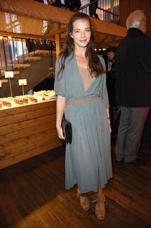 Yvonne Catterfeld feet photo thumbnail