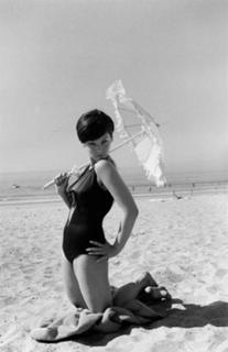Yvonne Craig feet photo thumbnail