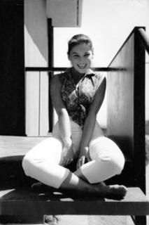 Yvonne Craig feet photo thumbnail