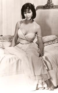 Yvonne Craig feet photo thumbnail