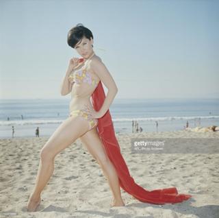 Yvonne Craig feet photo thumbnail