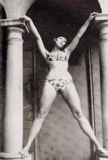 Yvonne Craig feet photo thumbnail