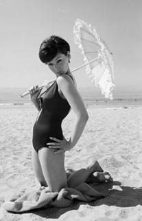 Yvonne Craig feet photo thumbnail