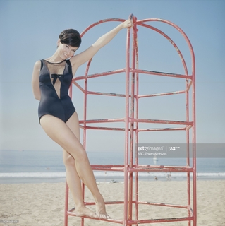 Yvonne Craig feet photo thumbnail