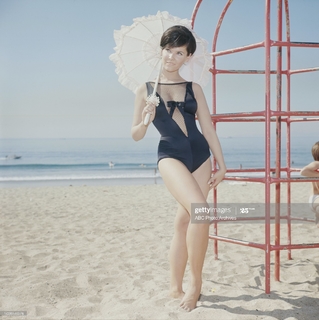 Yvonne Craig feet photo thumbnail