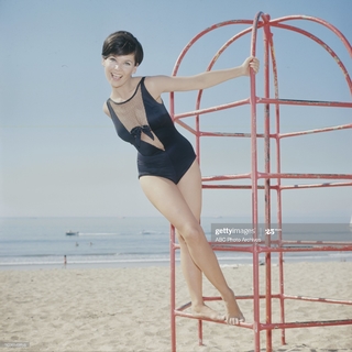Yvonne Craig feet photo thumbnail