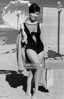 Yvonne Craig feet photo thumbnail