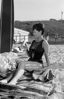 Yvonne Craig feet photo thumbnail
