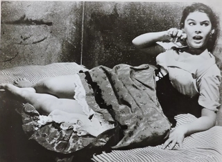 Yvonne Craig feet photo thumbnail