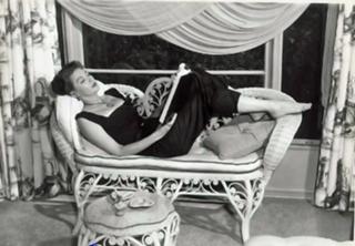 Yvonne De Carlo feet photo thumbnail