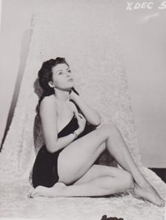 Yvonne De Carlo feet photo thumbnail