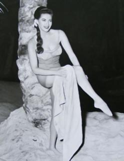 Yvonne De Carlo feet photo thumbnail