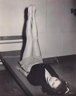 Yvonne De Carlo feet photo thumbnail