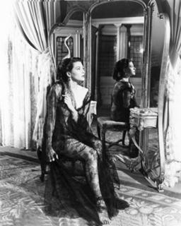 Yvonne De Carlo feet photo thumbnail