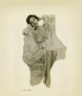 Yvonne De Carlo feet photo thumbnail