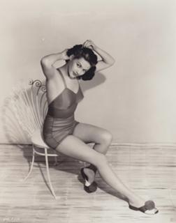 Yvonne De Carlo feet photo thumbnail