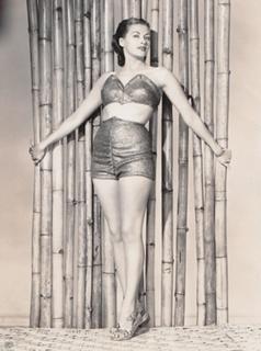 Yvonne De Carlo feet photo thumbnail