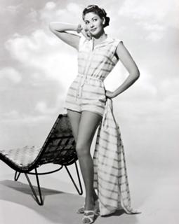 Yvonne De Carlo feet photo thumbnail