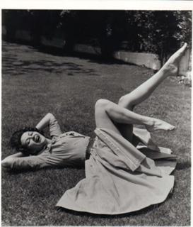 Yvonne De Carlo feet photo thumbnail