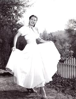 Yvonne De Carlo feet photo thumbnail
