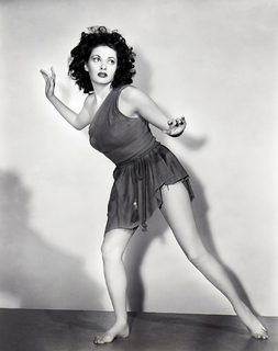 Yvonne De Carlo feet photo thumbnail