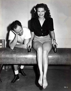Yvonne De Carlo feet photo thumbnail