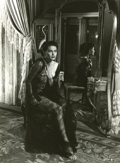 Yvonne De Carlo feet photo thumbnail