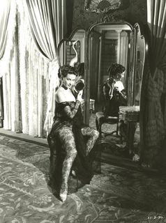 Yvonne De Carlo feet photo thumbnail