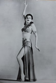Yvonne De Carlo feet photo thumbnail