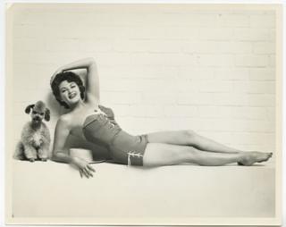 Yvonne De Carlo feet photo thumbnail