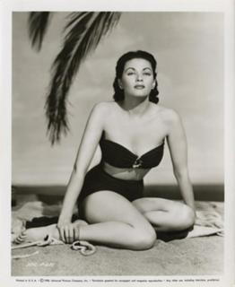 Yvonne De Carlo feet photo thumbnail