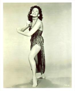 Yvonne De Carlo feet photo thumbnail