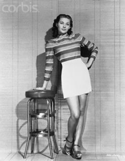Yvonne De Carlo feet photo thumbnail