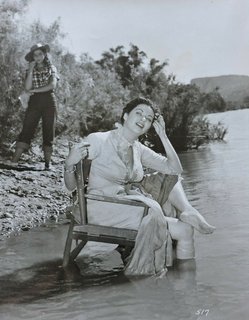 Yvonne De Carlo feet photo thumbnail