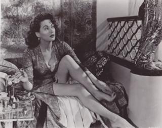 Yvonne De Carlo feet photo thumbnail