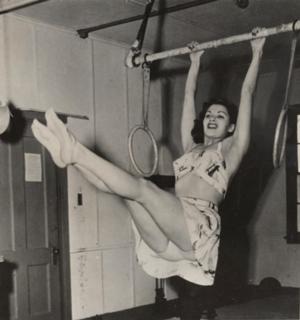 Yvonne De Carlo feet photo thumbnail