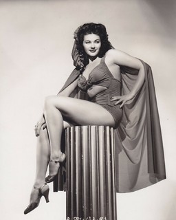 Yvonne De Carlo feet photo thumbnail