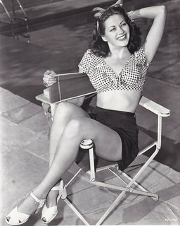 Yvonne De Carlo feet photo thumbnail