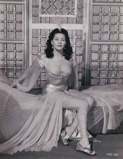 Yvonne De Carlo feet photo thumbnail