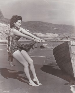 Yvonne De Carlo feet photo thumbnail