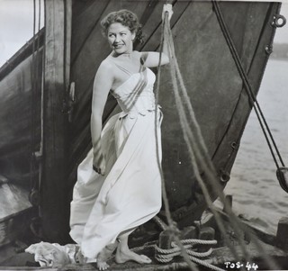 Yvonne De Carlo feet photo thumbnail