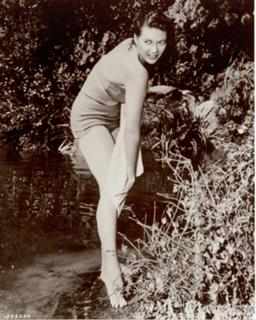 Yvonne De Carlo feet photo thumbnail