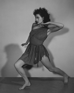 Yvonne De Carlo feet photo thumbnail