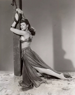 Yvonne De Carlo feet photo thumbnail