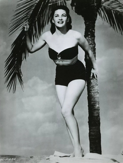 Yvonne De Carlo feet photo thumbnail