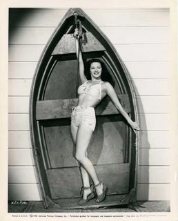 Yvonne De Carlo feet photo thumbnail